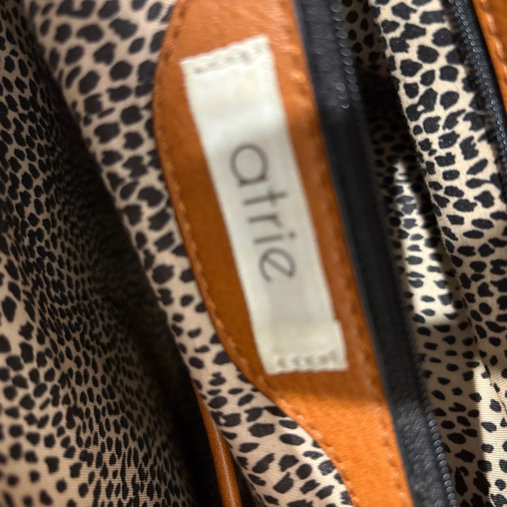 Atrie Tote - Picture 10 of 12